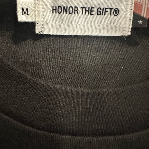 Honor The Gift Women's Black Stretch Graphic Tee Size Medium NWT - Picture 2 of 4